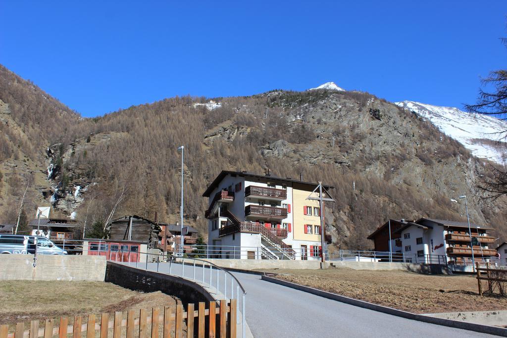 Haus Alpenblick Apartment Saas-Grund Exterior photo